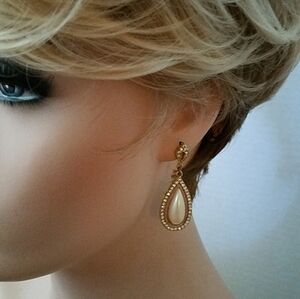 Vintage 80s pearl and pave rhinestone earrings